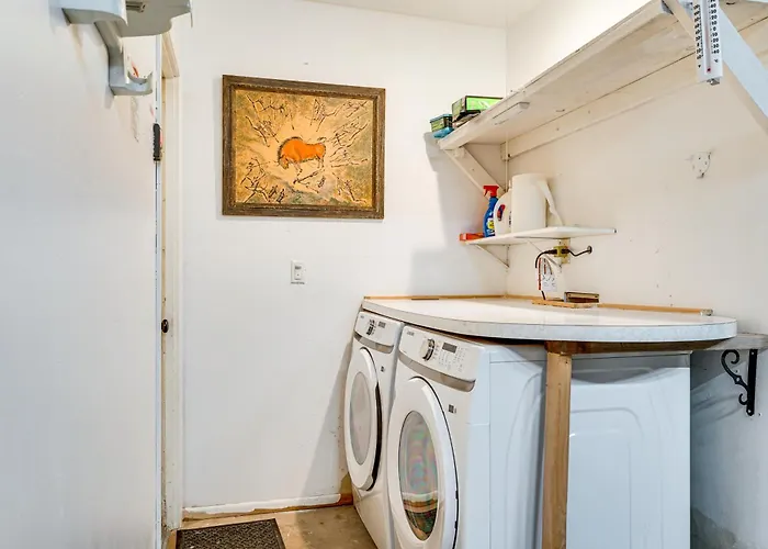 12 Mi To Dtwn Tucson: Tranquil Townhome W/ Office Holiday home