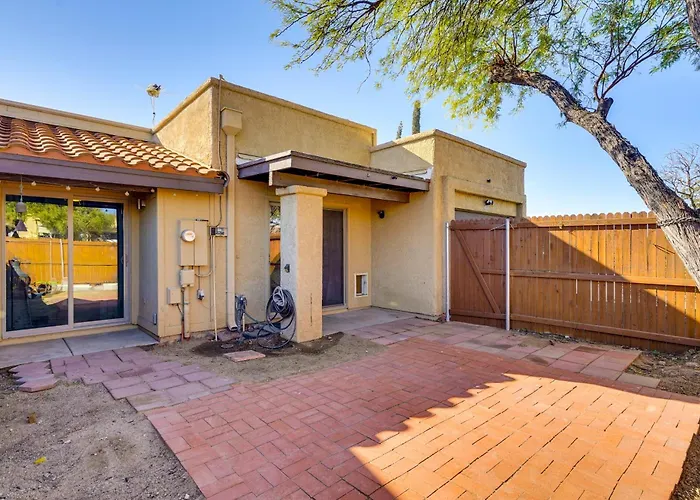 12 Mi To Dtwn Tucson: Tranquil Townhome W/ Office Holiday home *