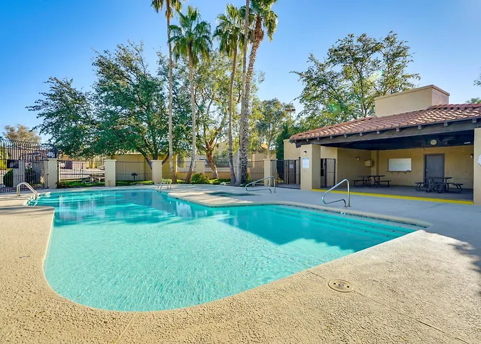 Holiday home 12 Mi To Dtwn Tucson: Tranquil Townhome W/ Office Tucson