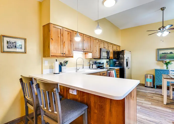 Holiday home 12 Mi To Dtwn Tucson: Tranquil Townhome W/ Office *