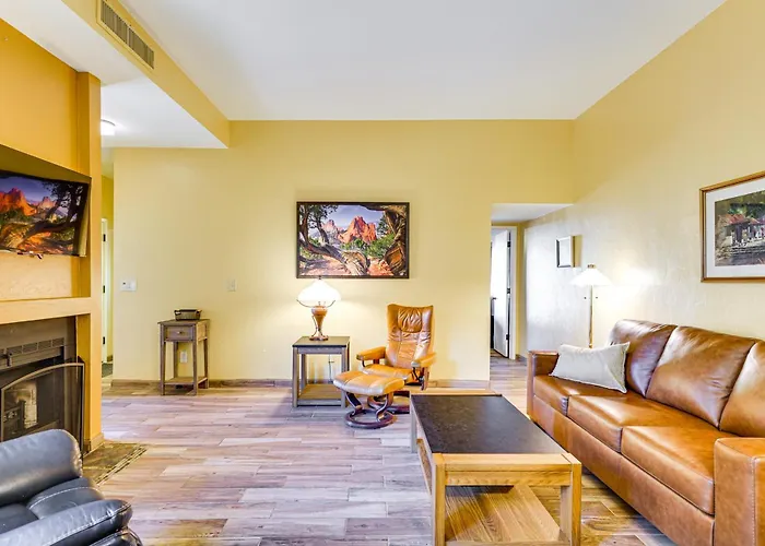 Holiday home 12 Mi To Dtwn Tucson: Tranquil Townhome W/ Office *