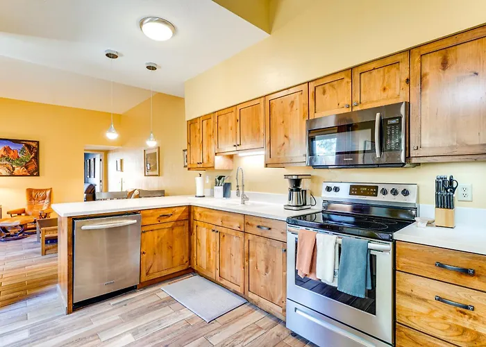 Holiday home 12 Mi To Dtwn Tucson: Tranquil Townhome W/ Office Tucson